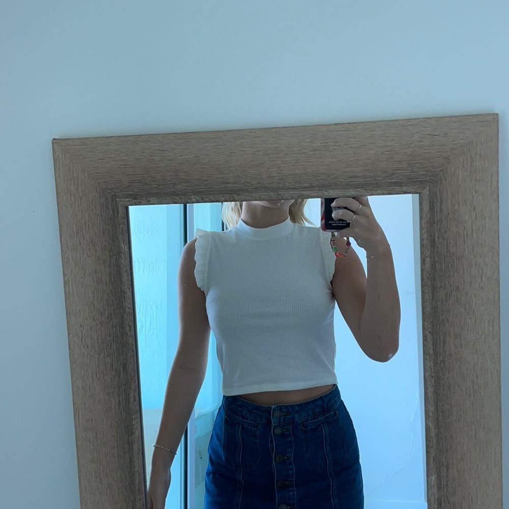 White crop top. Ruffled short sleeves. Turtle